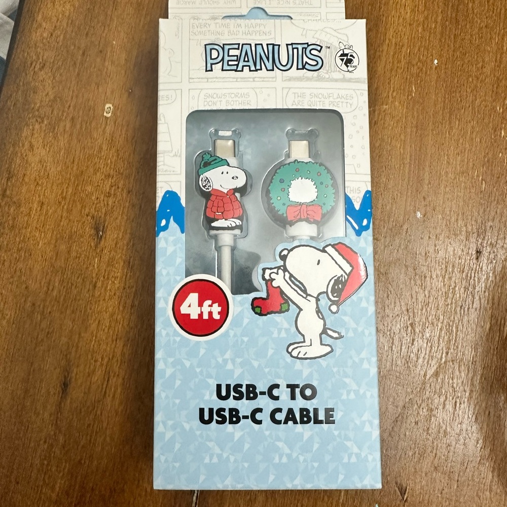 Peanuts USB-C to USB-C Cable - Holiday Snoopy Design